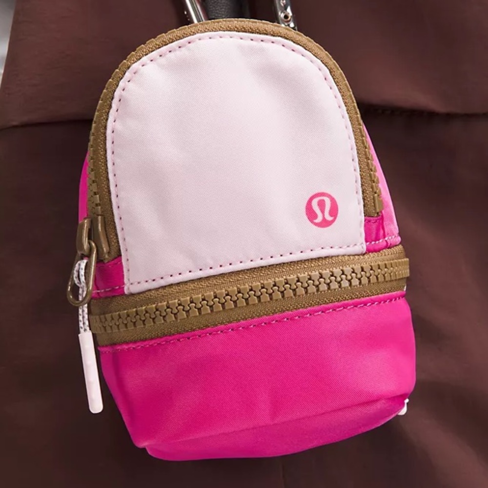 NWT LULULEMON City Adventurer Backpack
Nano Meadowsweet Pink/Sonic Pink/…